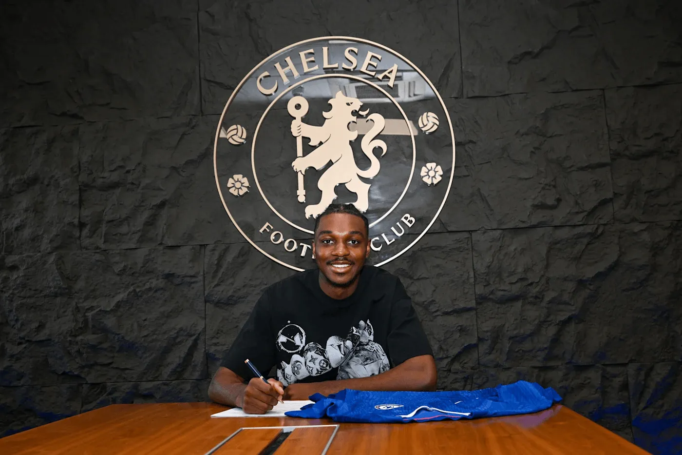 JJB jjb Jingjibao 竞技宝 电竞赛事 体育赛事 体育 电竞-官方:切尔西与20岁后场多面手凯登-威尔逊续约至2030年