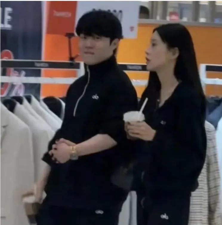 JJB jjb Jingjibao 竞技宝 电竞赛事 体育赛事 体育 电竞-Rookie新女友：违规接触？还以为他和小钰结婚了